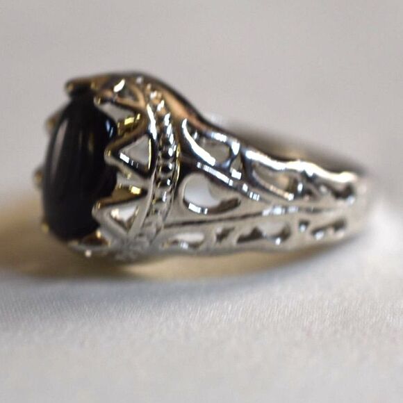 Gothic Renaissance Filigree Silver Tone Metal Black Inset Oval Stone Size13 Ring - Picture 2 of 4